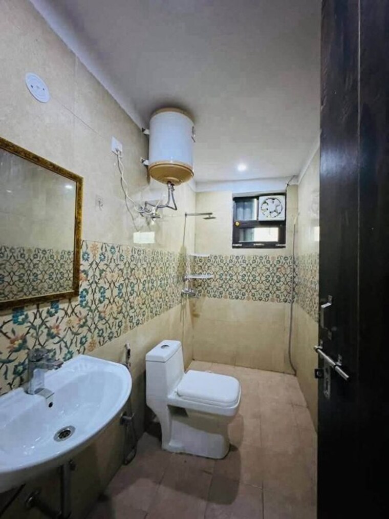 Bathroom, krishna-homes-gurgaon 3 Bedroom 1200 Sq.Ft. Builder Floor In Sector 14 Gurgaon 10600272