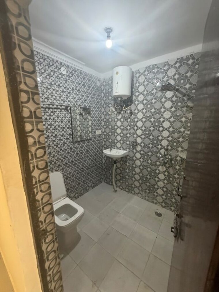 Bathroom, sector 52 1 Bedroom 472 Sq.Ft. Builder Floor In Sector 52 Gurgaon 10600277