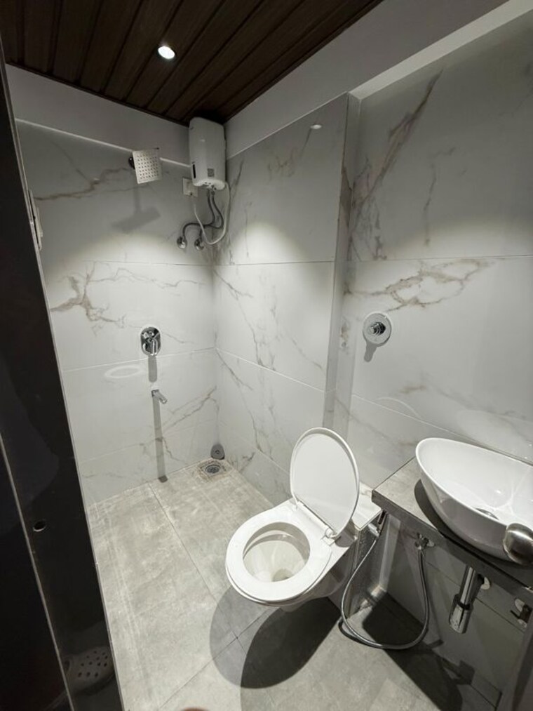 Bathroom, sumati-sadan 2 Bedroom 700 Sq.Ft. Apartment In Vile Parle East Mumbai 10600305