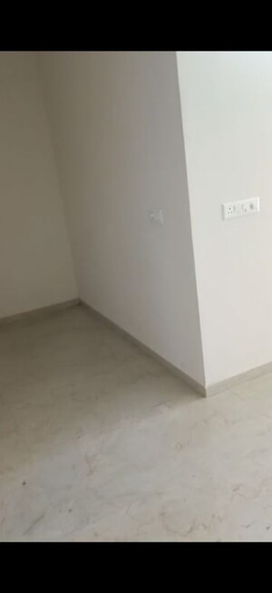 Room in 3.5 BHK Apartment at Smart World Gems, Sector 89 – for Rent
