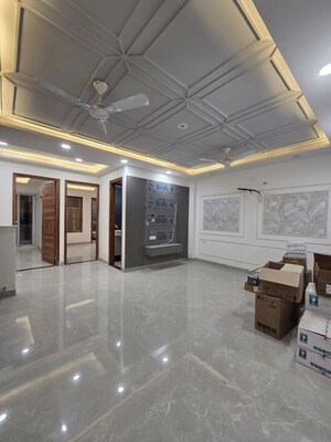 Parking in 3 BHK Builder Floor at Green Fields Colony – for Sale