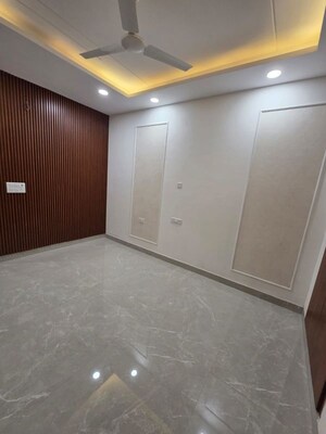 Room in 3 BHK Builder Floor at Green Fields Colony – for Sale