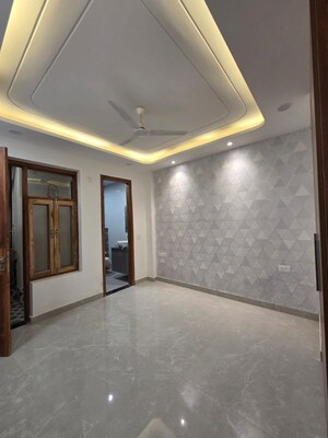 Room in 3 BHK Builder Floor at Green Fields Colony – for Sale