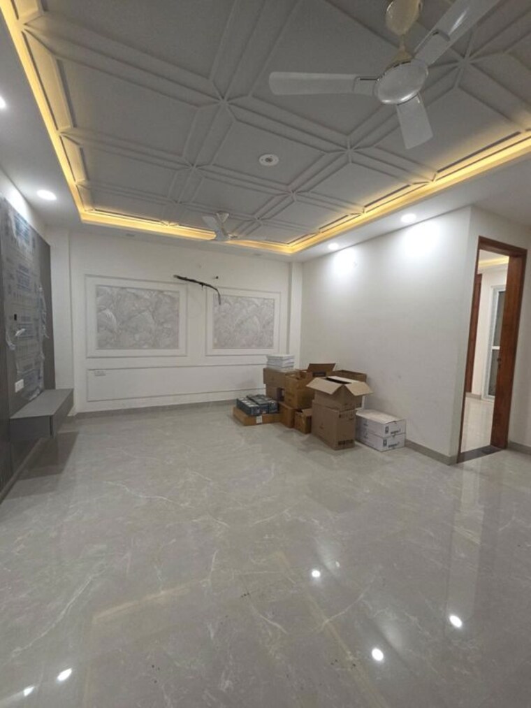  Parking, green fields colony 3 Bedroom 1300 Sq.Ft. Builder Floor In Green Fields Colony Faridabad 10600313