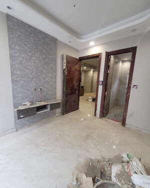 Room in 3 BHK Builder Floor at Green Fields Colony – for Sale