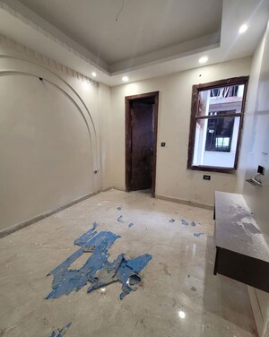 Room in 3 BHK Builder Floor at Green Fields Colony – for Sale