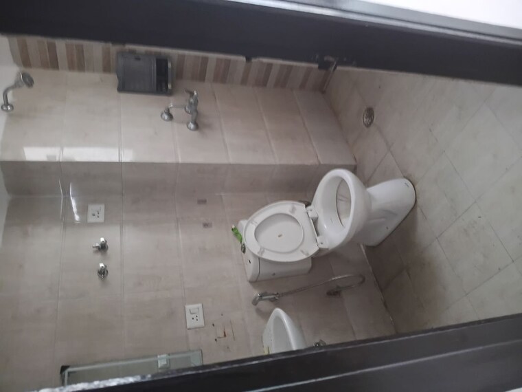Bathroom, nirala-world-estate-i 2.5 Bedroom 1080 Sq.Ft. Apartment In Tech Zone 4 Greater Noida Greater Noida 10600322
