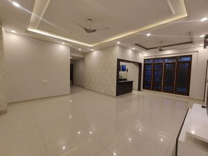 Room in 3 BHK Apartment at Cooke Town – for Sale