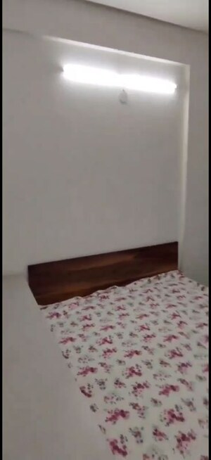 Room in 2.5 BHK Apartment at Smart World Gems, Sector 89 – for Rent