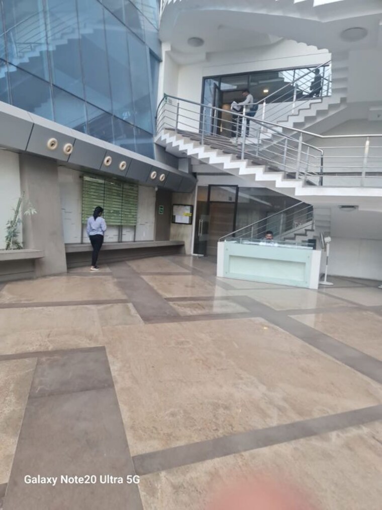  Parking, hyde-park-andheri Commercial Office Space 1077 Sq.Ft. In Andheri East Mumbai 10052586