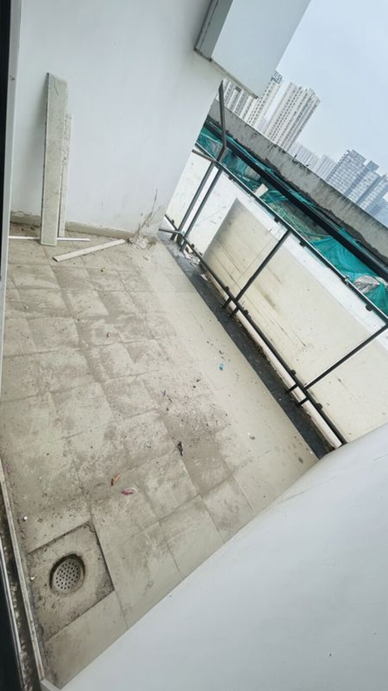 Balcony, gaur-city-mall Commercial Office Space 324 Sq.Ft. In Sector 4 Greater Noida Greater Noida 10600381