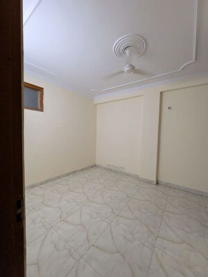 Room in 1 BHK Builder Floor at Paryavaran Complex – for Rent