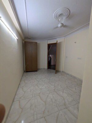 Room in 1 BHK Builder Floor at Paryavaran Complex – for Rent
