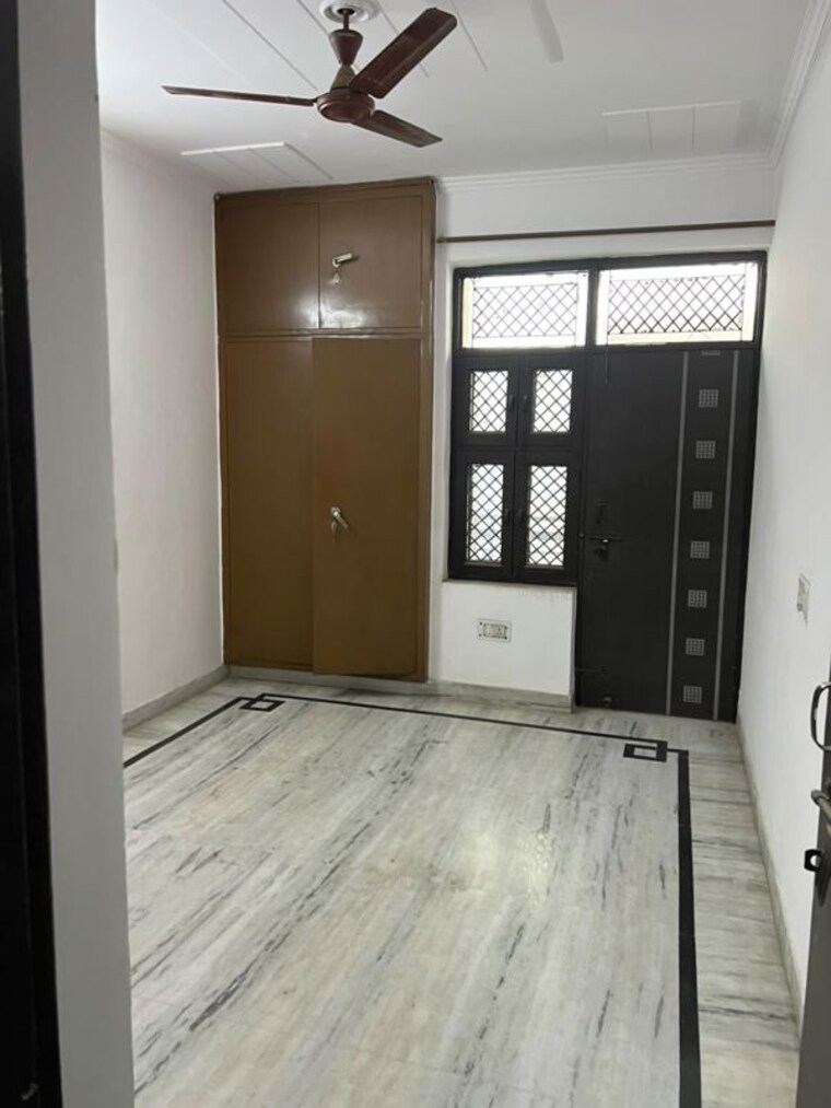 Room, sector 10a 2 Bedroom 161 Sq.Yd. Villa In Sector 10a Gurgaon 10600413
