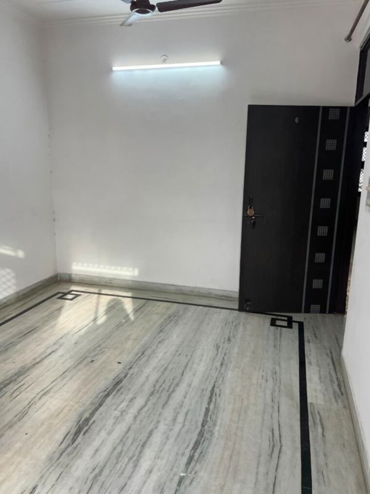 Room, sector 10a 2 Bedroom 161 Sq.Yd. Villa In Sector 10a Gurgaon 10600413