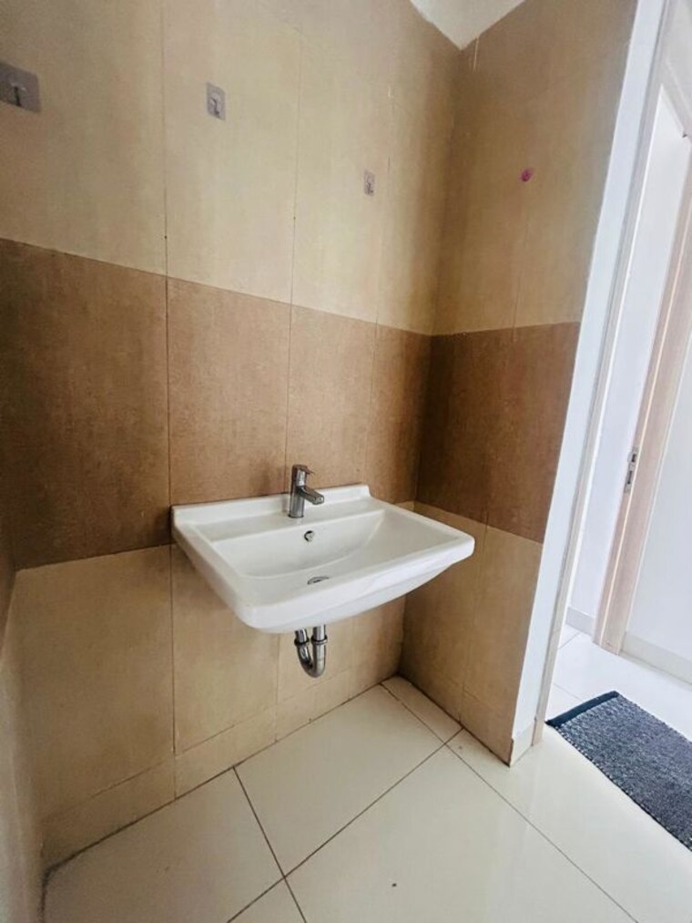 Bathroom, nanded-kalashree 2.5 Bedroom 1530 Sq.Ft. Apartment In State Bank Nagar Pune 10600347