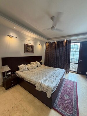 Bedroom in 3 BHK Builder Floor at South Extension ii – for Sale