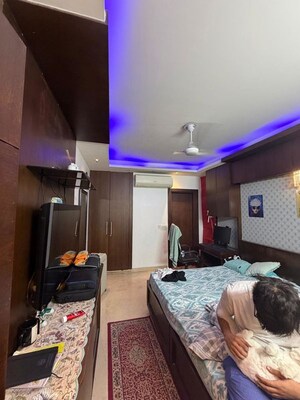 Bedroom in 3 BHK Builder Floor at South Extension ii – for Sale