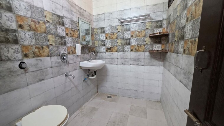 Bathroom, pir machalla 2 Bedroom 1240 Sq.Ft. Apartment In Pir Machalla Zirakpur 10600486