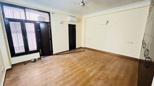 Room in 3 BHK Builder Floor at Panchsheel Enclave – for Rent