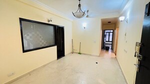 Room in 3 BHK Builder Floor at Panchsheel Enclave – for Rent