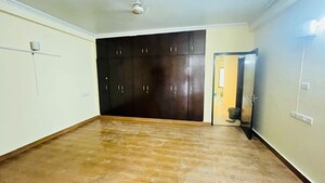 Room in 3 BHK Builder Floor at Panchsheel Enclave – for Rent