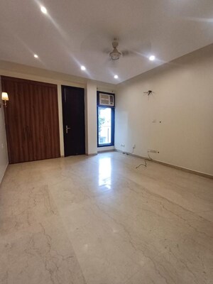 Room in 4 BHK Builder Floor at Nehru Enclave – for Rent