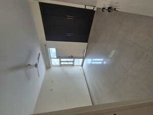 Furnished Amenities in 3 BHK Apartment at Omaxe Heights, Sector 86 – for Rent