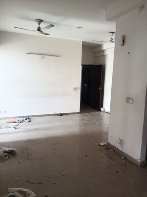 Room in 4 BHK Apartment at Mahagun Mywoods, Sector 16c Greater Noida – for Rent