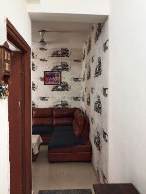 Room in 4 BHK Apartment at Mahagun Mywoods, Sector 16c Greater Noida – for Rent