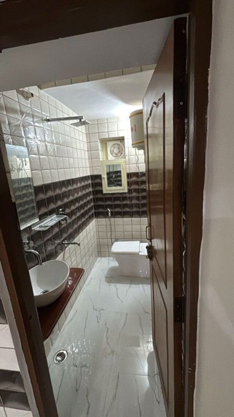 Attached Bathroom, sector 19 dwarka 2 Bedroom 1340 Sq.Ft. Apartment In Sector 19 Dwarka Delhi 10600507