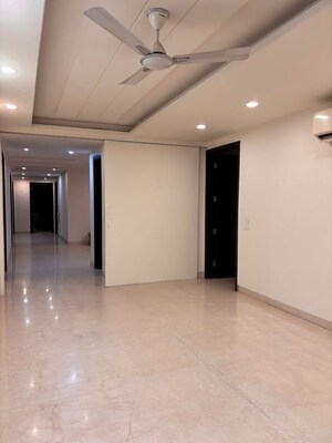 Room in 3 BHK Builder Floor at Sukhdev Vihar – for Rent