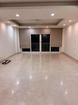 Room in 3 BHK Builder Floor at Sukhdev Vihar – for Rent