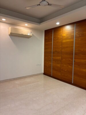 Room in 3 BHK Builder Floor at Sukhdev Vihar – for Rent