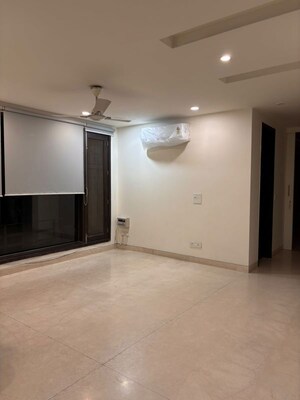 Room in 3 BHK Builder Floor at Sukhdev Vihar – for Rent