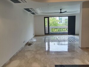 Room in 4 BHK Builder Floor at Greater Kailash ii – for Rent