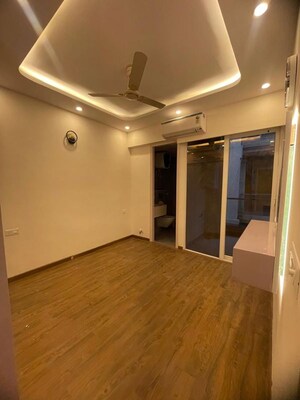 Room in 3 BHK Apartment at Signature Global City, Sector 37d – for Rent