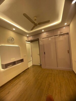 Room in 3 BHK Apartment at Signature Global City, Sector 37d – for Rent