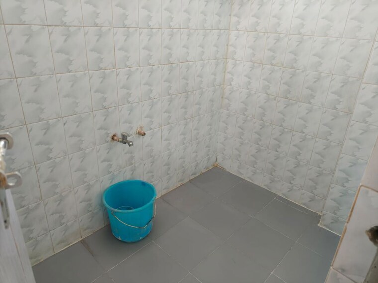 Bathroom, satellite 1 Bedroom 900 Sq.Ft. Villa In Satellite Ahmedabad 10600419