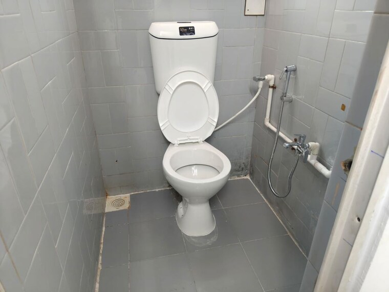 Bathroom, satellite 1 Bedroom 900 Sq.Ft. Villa In Satellite Ahmedabad 10600419