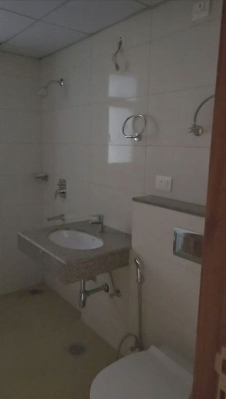 Bathroom, godrej-nest 3.5 Bedroom 2062 Sq.Ft. Apartment In Sector 150 Noida 10600557