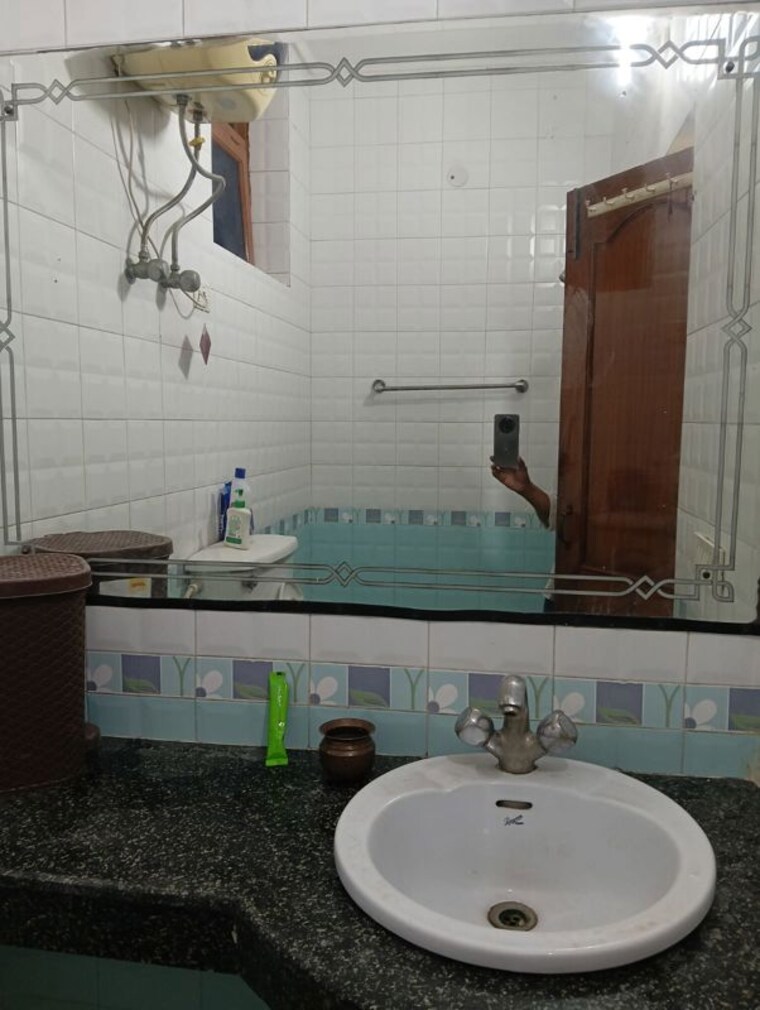 Bathroom, sector 22 1 Bedroom 1180 Sq.Ft. Builder Floor In Sector 22 Gurgaon 10600576