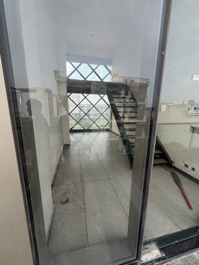 Balcony, bptp-district-walk Commercial Shop 500 Sq.Ft. In Sector 81 Faridabad 10600585