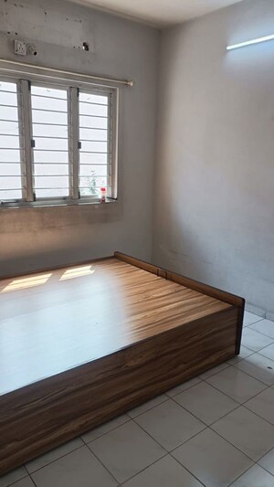 Room in 2.5 BHK Apartment at Shrawandhara Apartment, Hadapsar – for Rent
