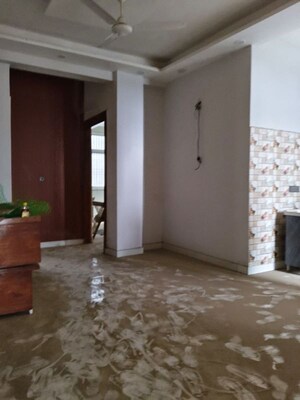Room in 5 BHK Builder Floor at Vasundhara Pride, Vasundhara Sector 16 – for Rent