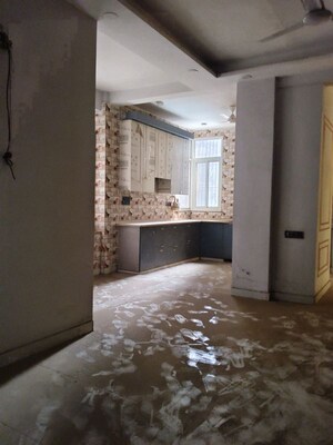 Living Room in 5 BHK Builder Floor at Vasundhara Pride, Vasundhara Sector 16 – for Rent