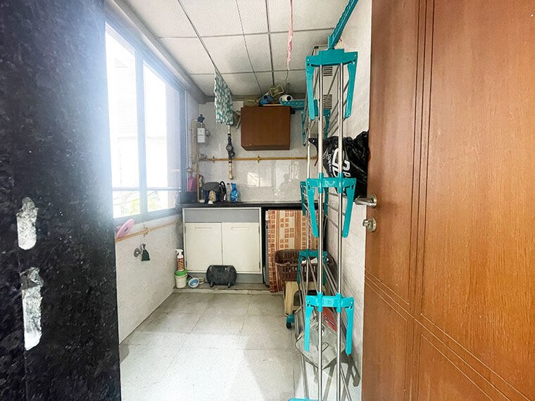 Bathroom, hanspura 3 Bedroom 264 Sq.Yd. Apartment In Hanspura Ahmedabad 10600632