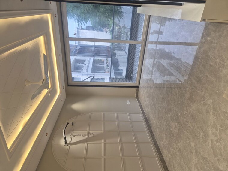 Balcony, parklands 3 Bedroom 250 Sq.Ft. Builder Floor In Sector 85 Faridabad 10600675