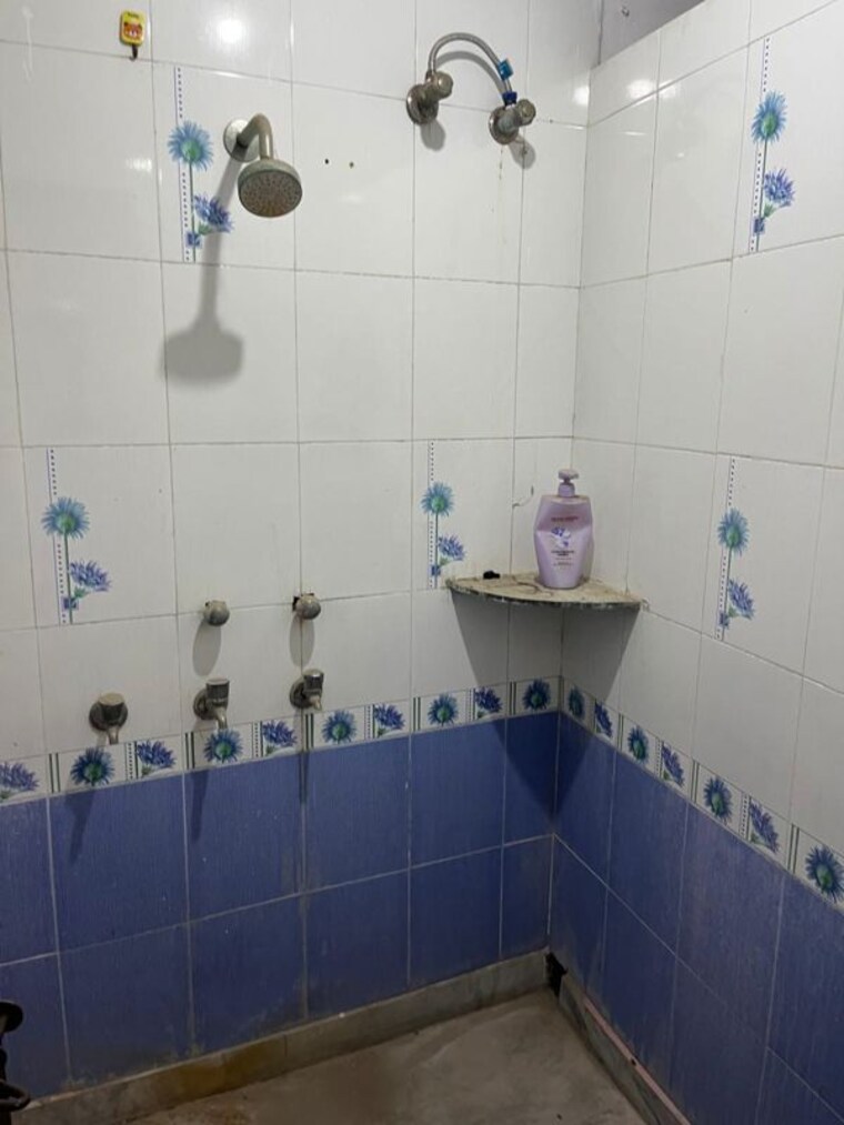 Bathroom, ansal-plaza-sector-23 2 Bedroom 260 Sq.Ft. Builder Floor In Sector 23 Gurgaon 10600726