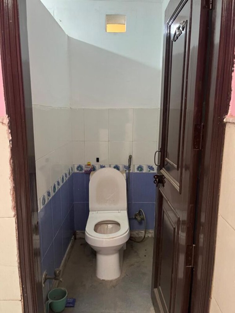Bathroom, ansal-plaza-sector-23 2 Bedroom 260 Sq.Ft. Builder Floor In Sector 23 Gurgaon 10600726